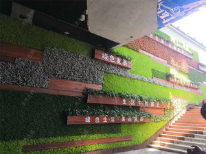 大型广场楼梯口-仿真植物墙